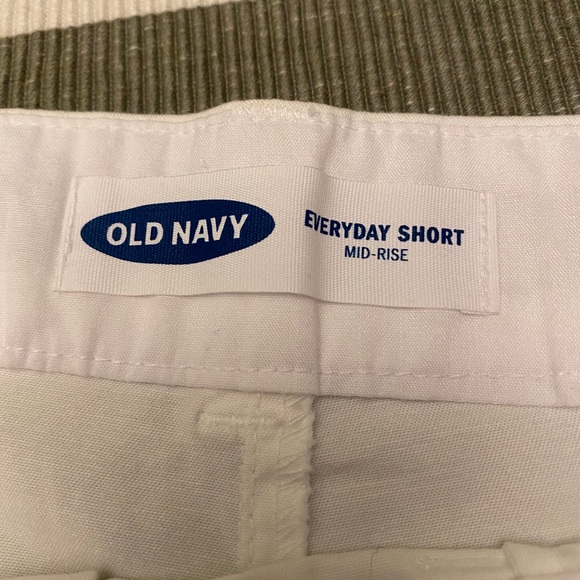 Old Navy white shorts - Picture 3 of 4